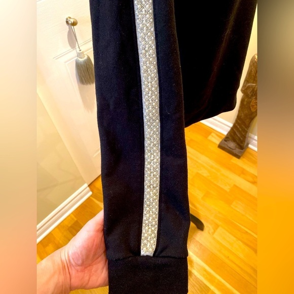 ✅Forever21 black sweatshirt w/ pearl & silver bead tape  along both arms 🖤🩶🤍 - Picture 6 of 9